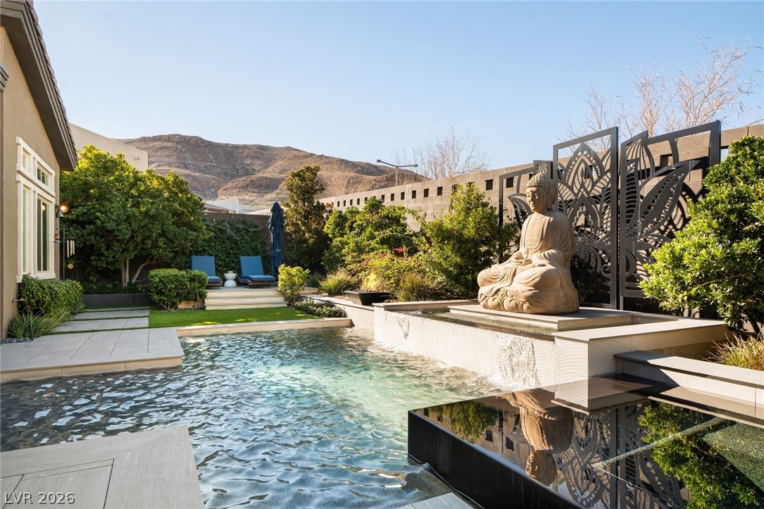 6262 Petroglyph Avenue