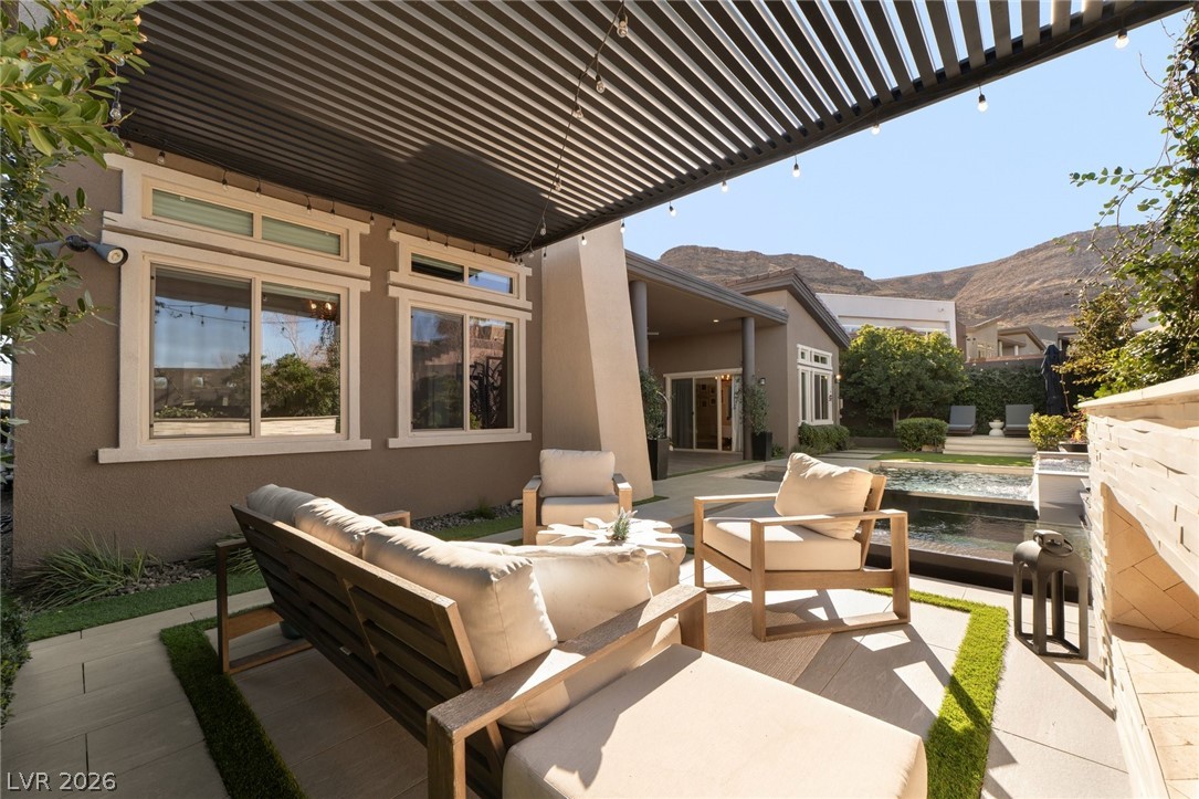 6262 Petroglyph Avenue