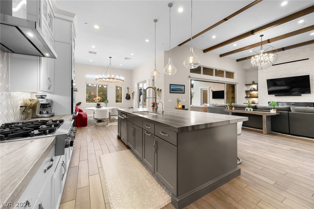 6262 Petroglyph Avenue