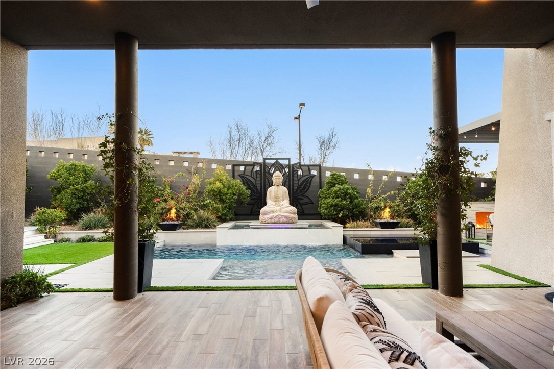 6262 Petroglyph Avenue