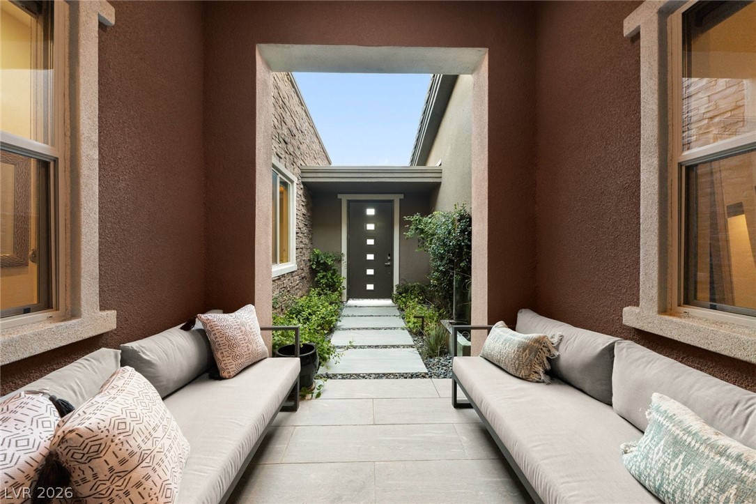 6262 Petroglyph Avenue