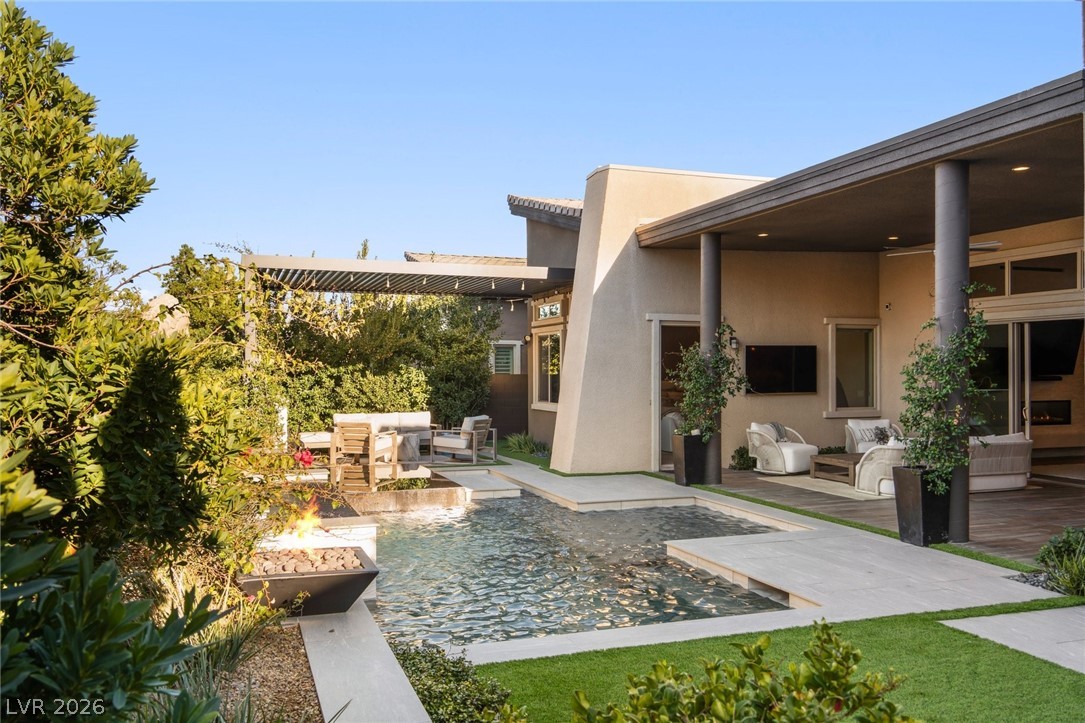 6262 Petroglyph Avenue