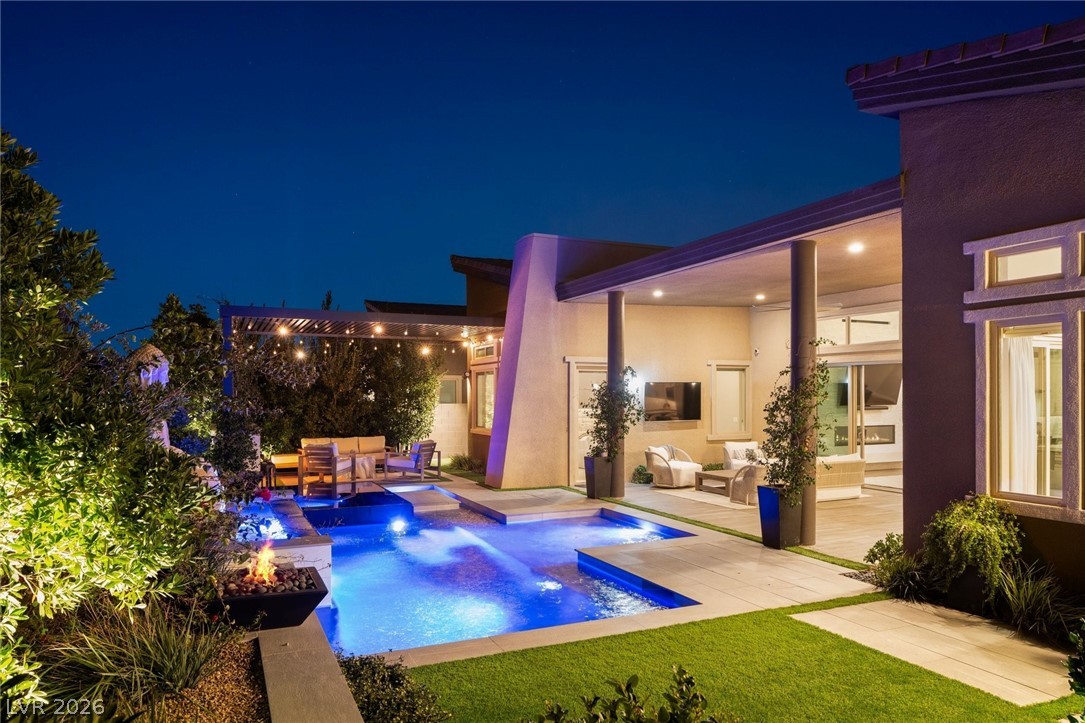 6262 Petroglyph Avenue