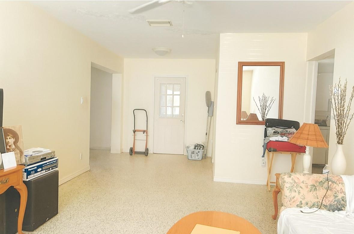 1920 BARSTOW PL