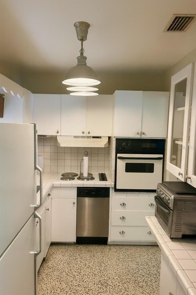 1920 BARSTOW PL