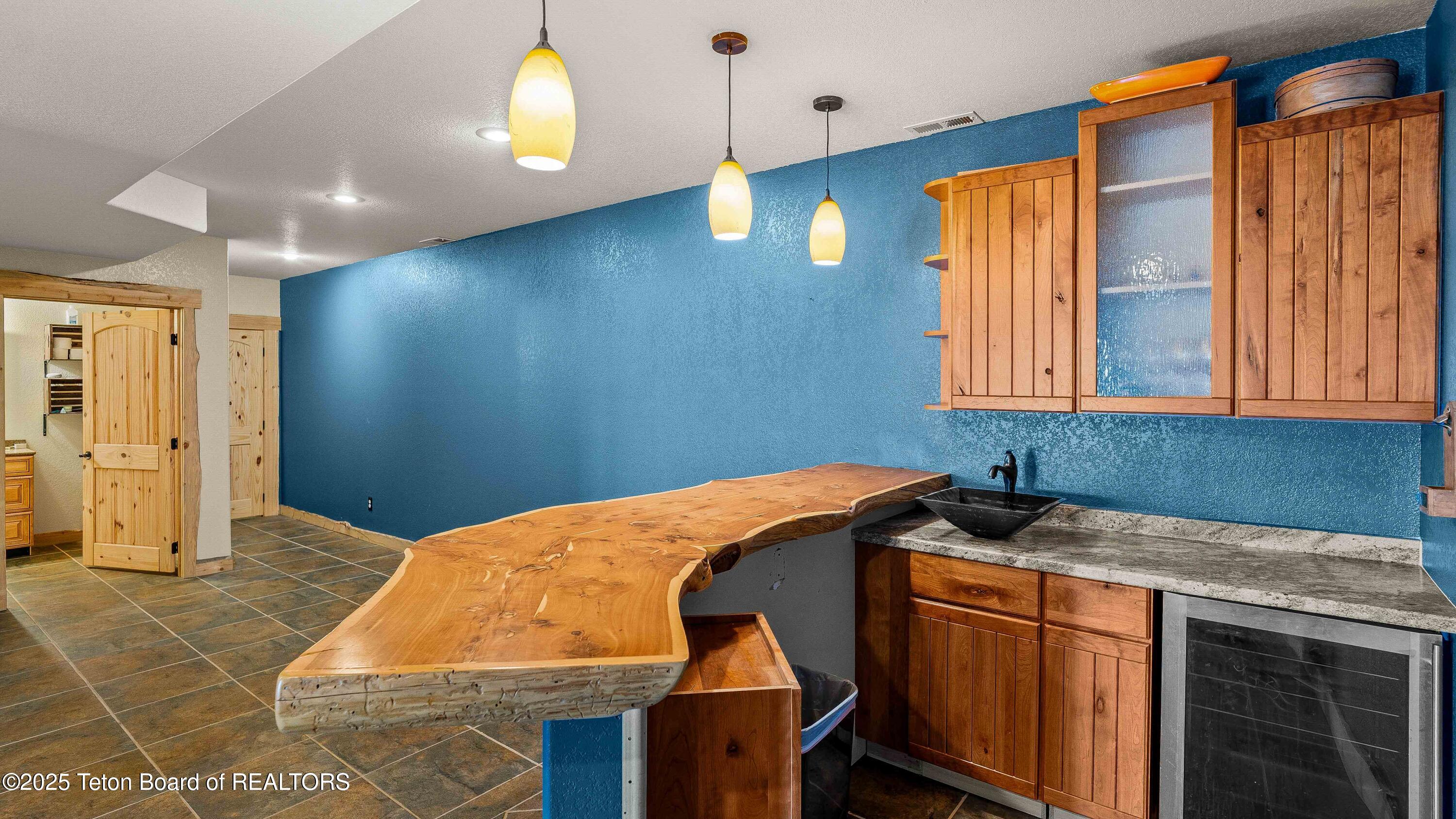 143 MOONSHINE Road