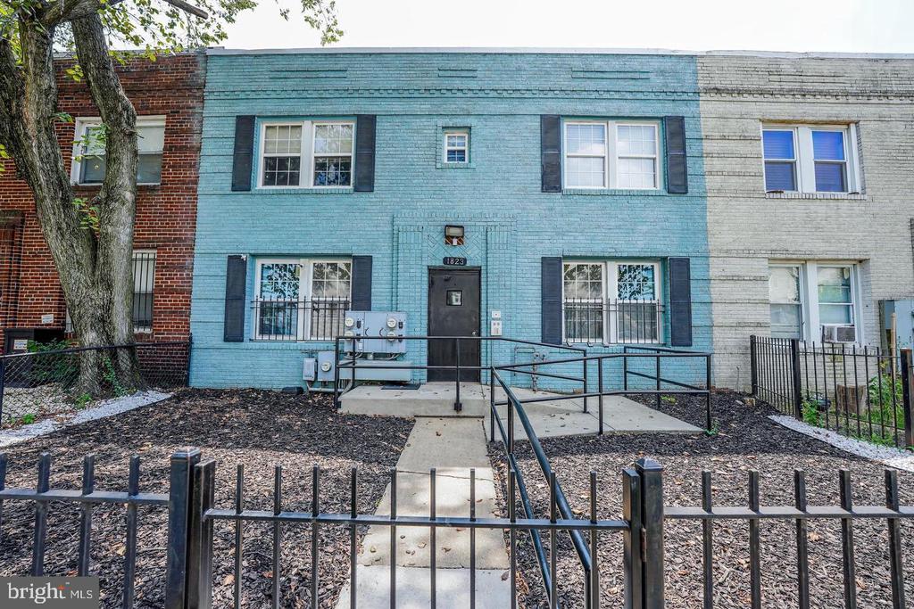 1823 H PLACE NE 4