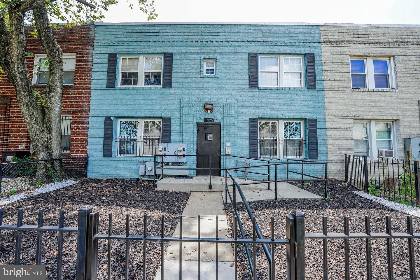 1823 H PLACE NE 4