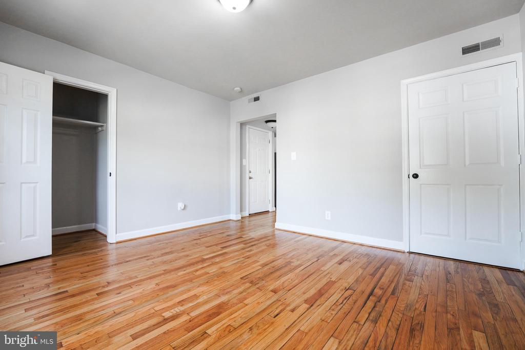 1823 H PLACE NE 4