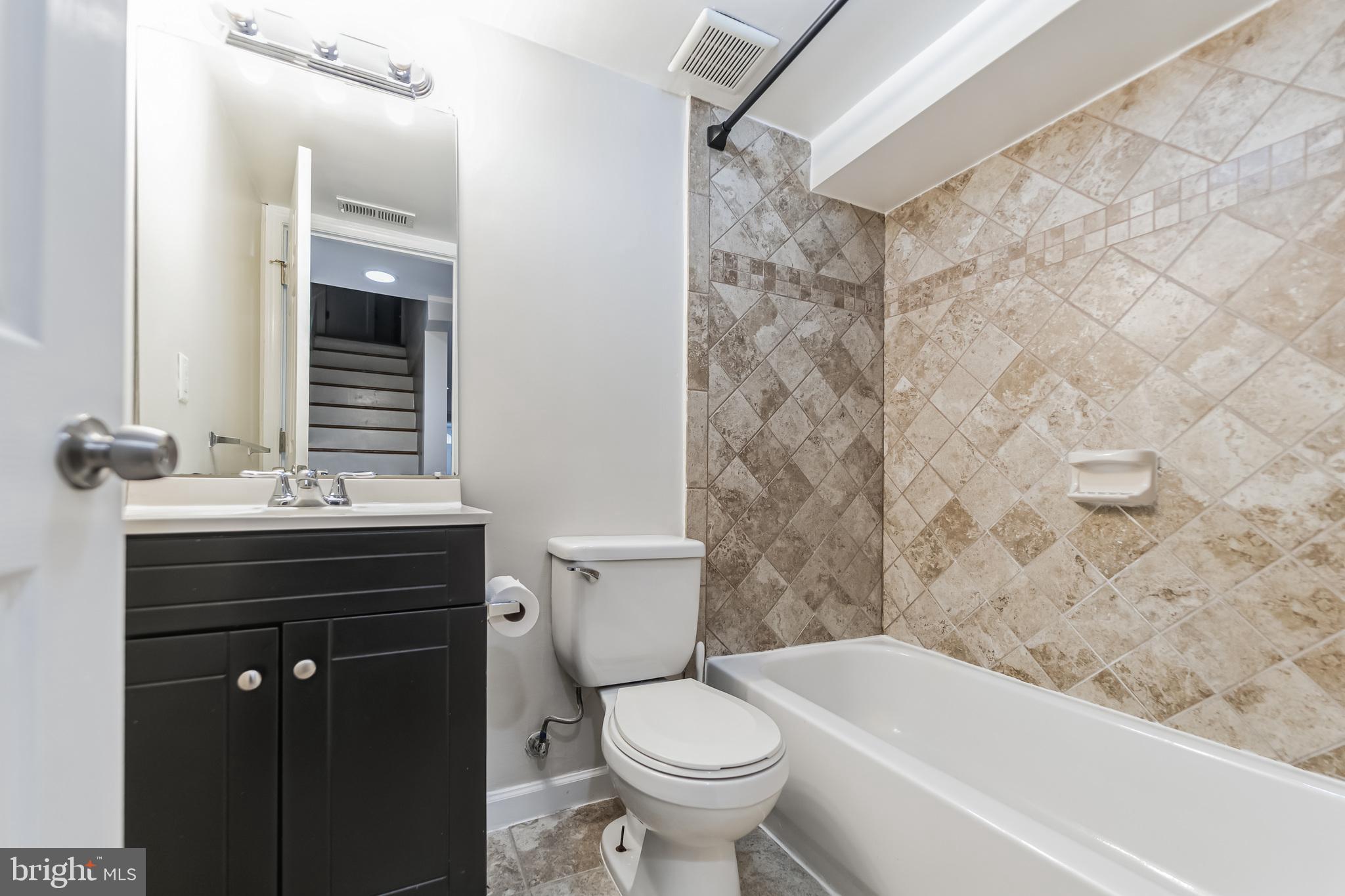 2411 N CAPITOL STREET NE B