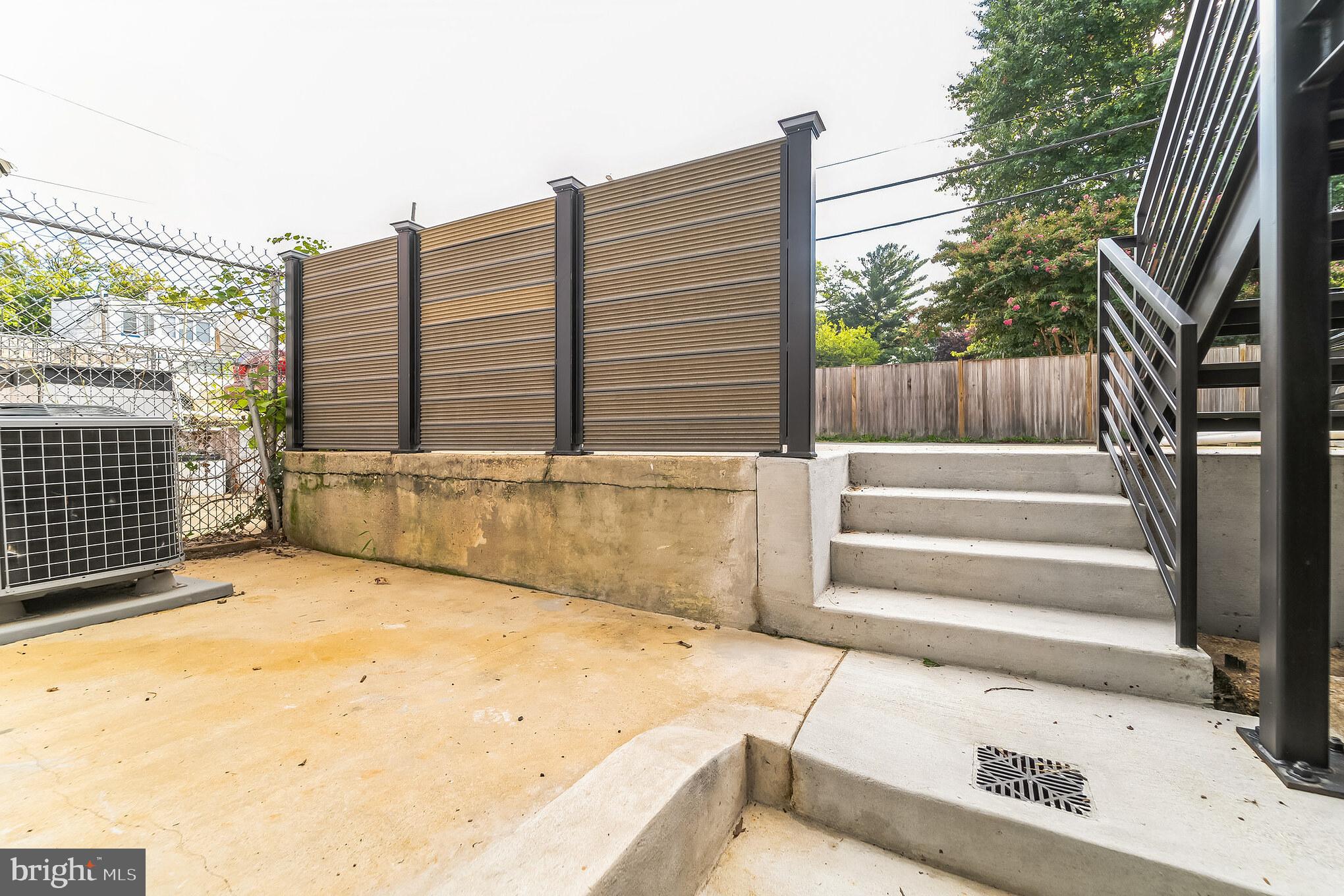 2411 N CAPITOL STREET NE B