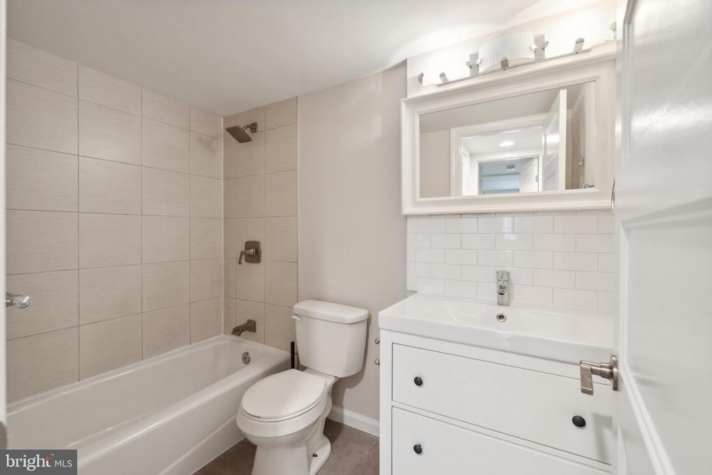 1213 STAPLES STREET NE UNIT B