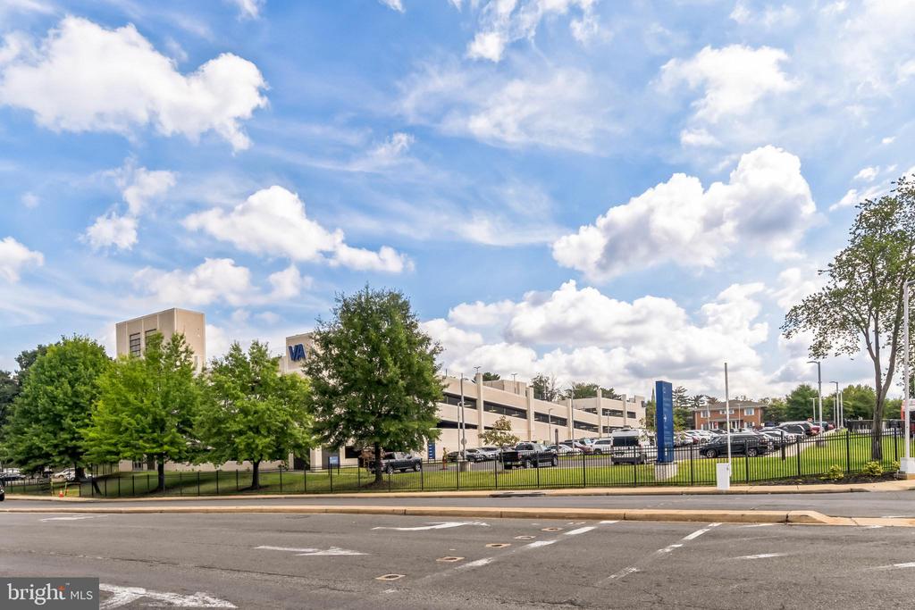 2411 N CAPITOL STREET NE B