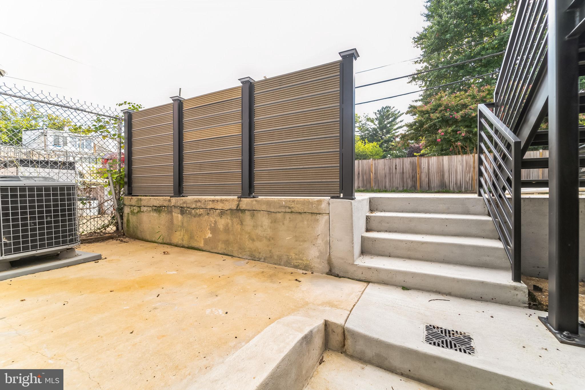 2411 N CAPITOL STREET NE B