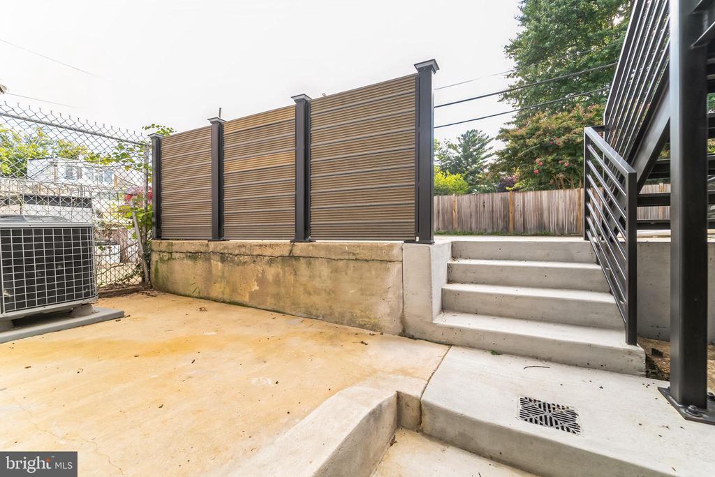2411 N CAPITOL STREET NE B