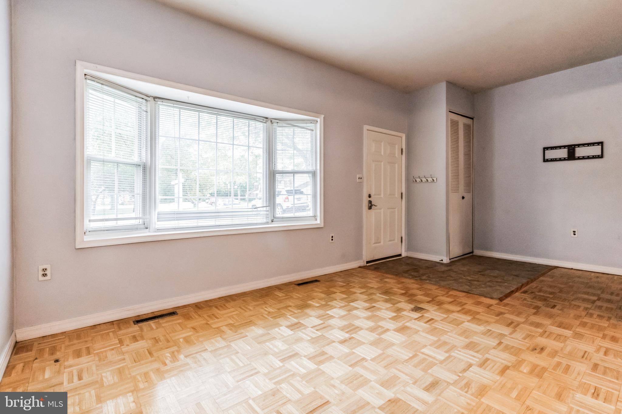 476 WORTHINGTON ROAD