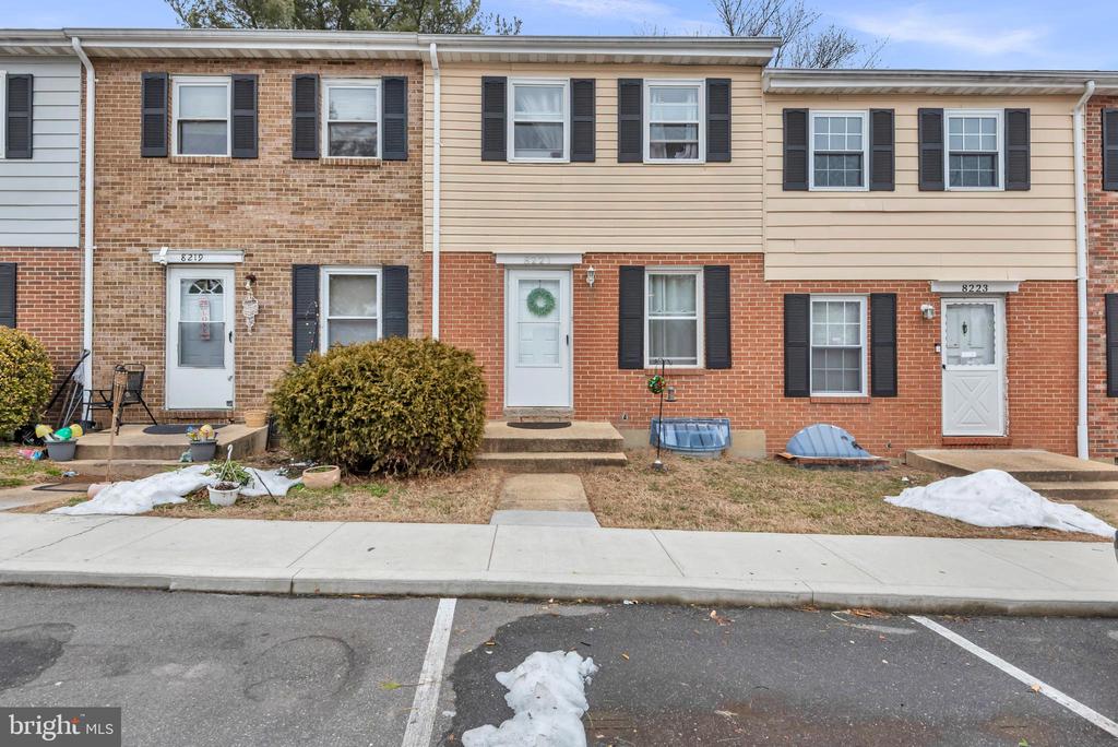 8221 PARHAM COURT
