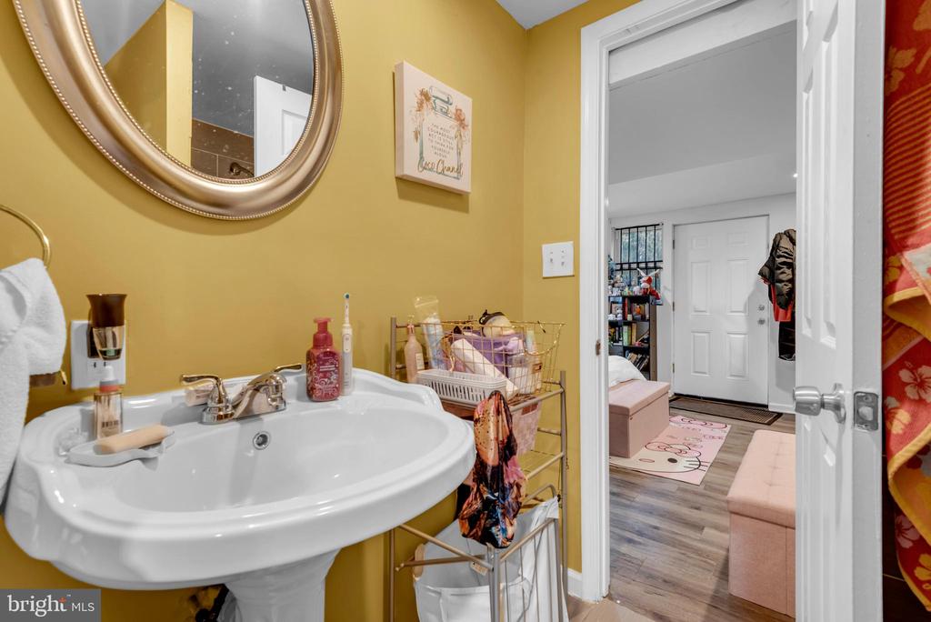 8221 PARHAM COURT