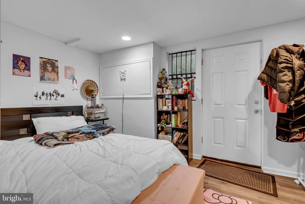 8221 PARHAM COURT