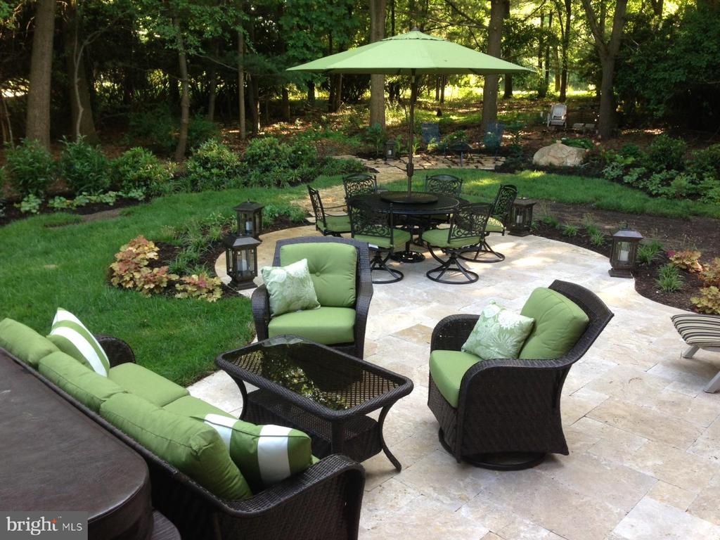 11 HEMLOCK COURT
