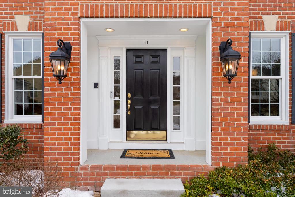 11 HEMLOCK COURT