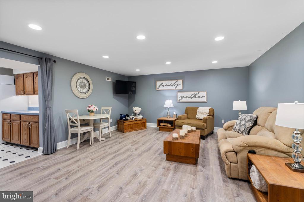 11 HEMLOCK COURT