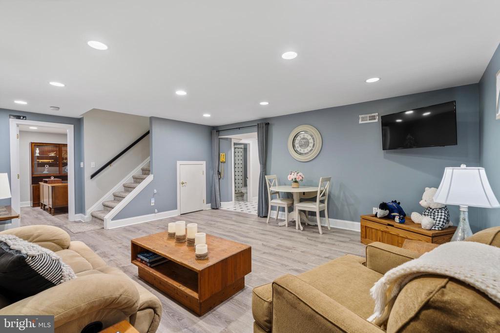 11 HEMLOCK COURT