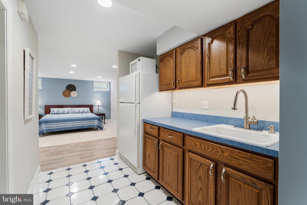 11 HEMLOCK COURT