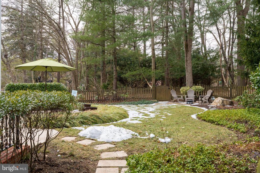 11 HEMLOCK COURT