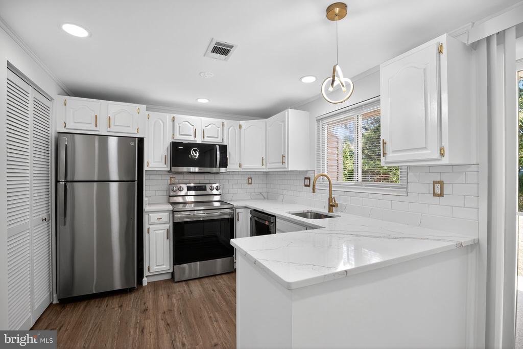 15 CARDIGAN COURT