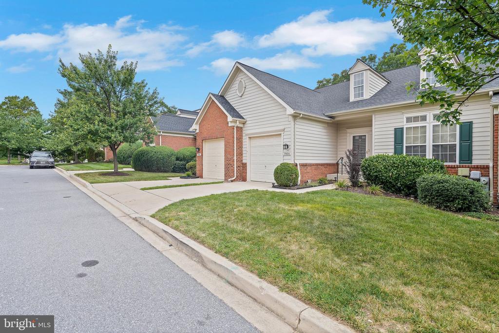 7924 BRIARGLEN DRIVE D