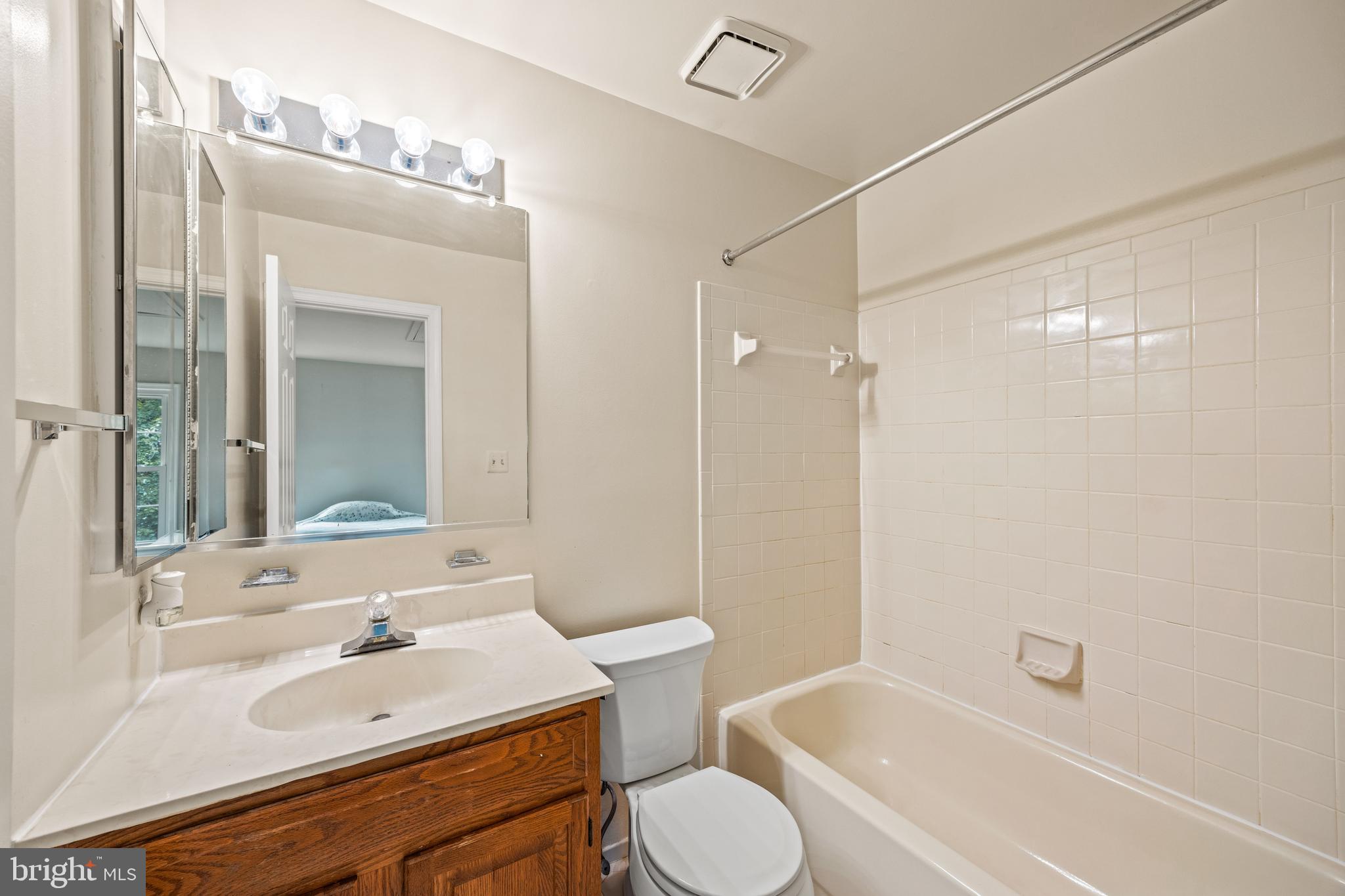 1400 FOGGY GLEN COURT