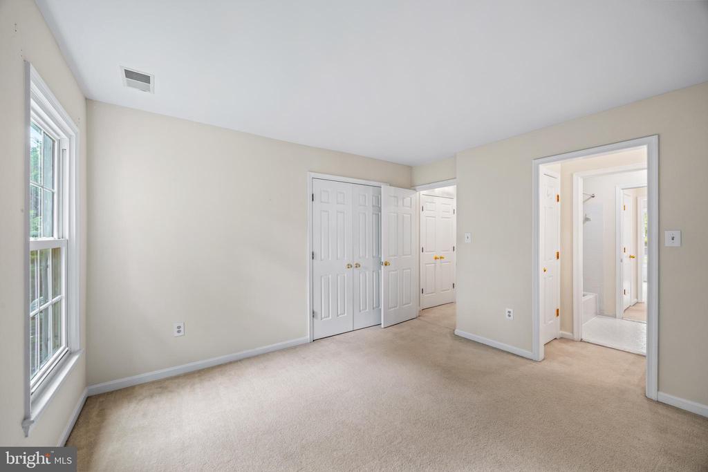 1400 FOGGY GLEN COURT