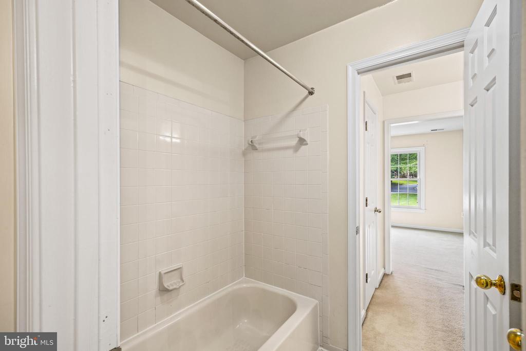 1400 FOGGY GLEN COURT