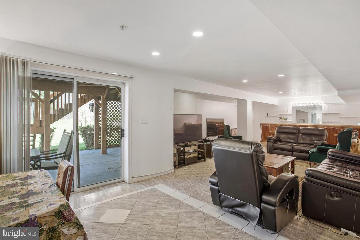 9802 CEDAR CREST WAY