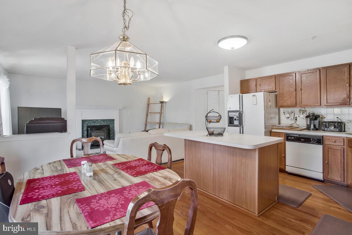 9802 CEDAR CREST WAY