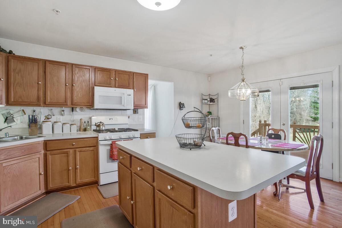 9802 CEDAR CREST WAY