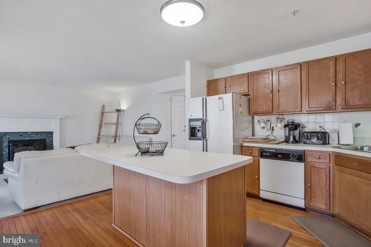 9802 CEDAR CREST WAY