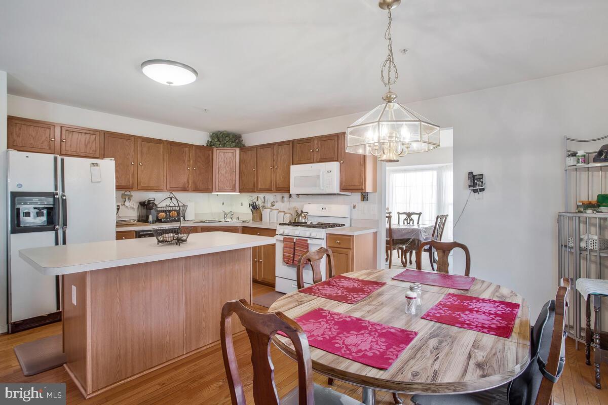 9802 CEDAR CREST WAY