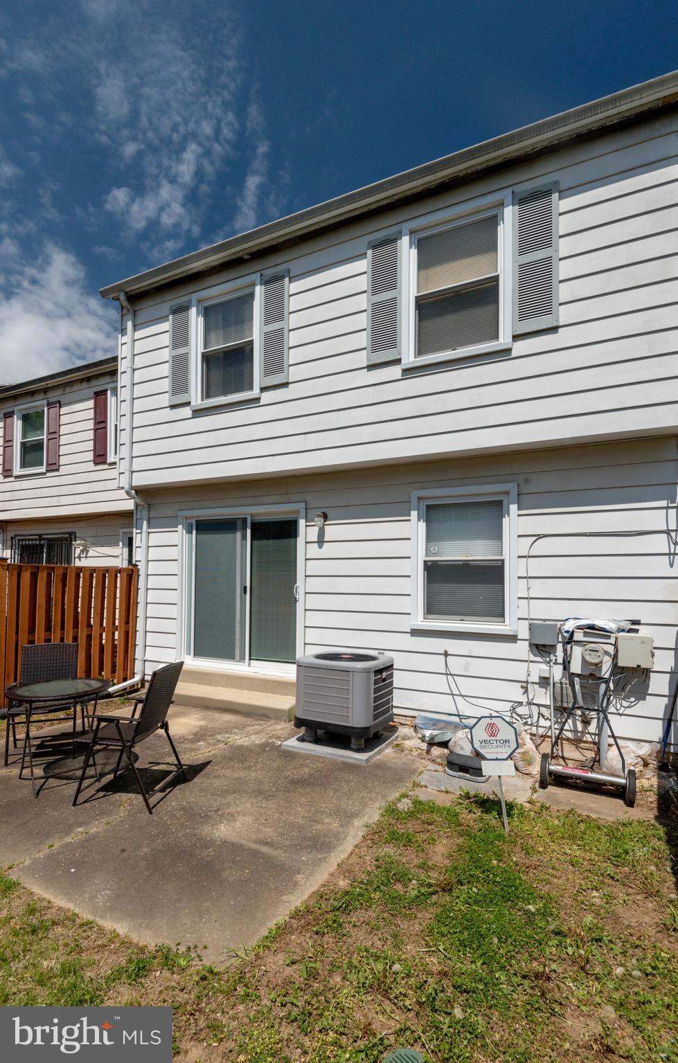 2225 DAWN LANE