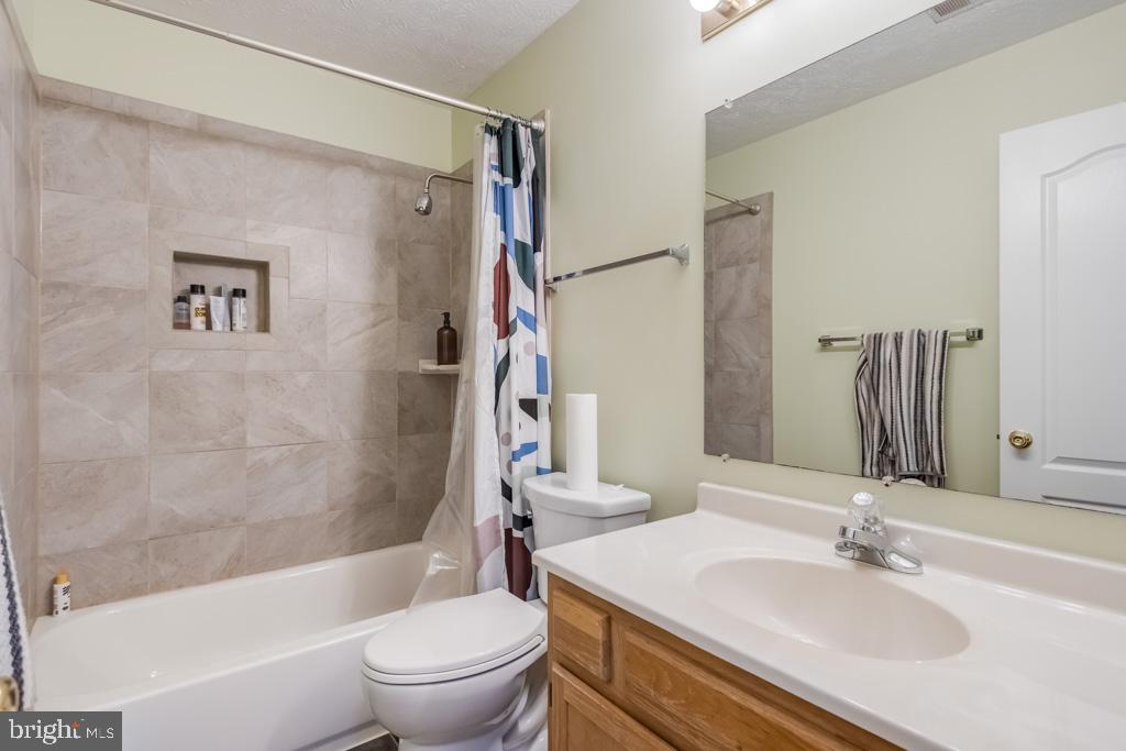 5911 GRENFELL LOOP