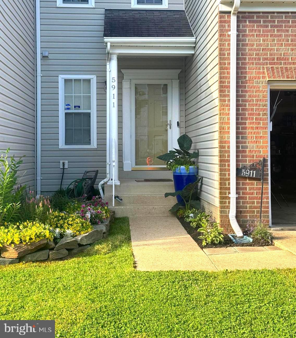 5911 GRENFELL LOOP