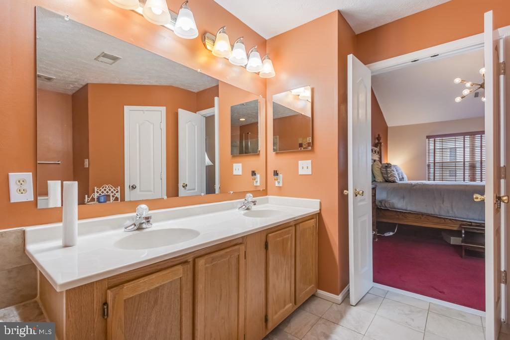 5911 GRENFELL LOOP