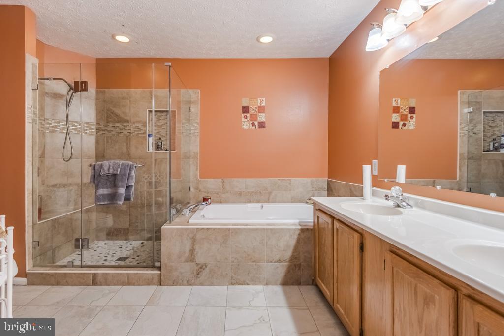5911 GRENFELL LOOP