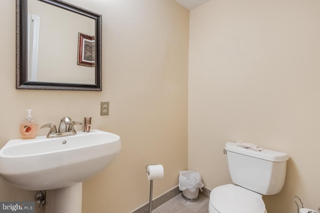 5911 GRENFELL LOOP