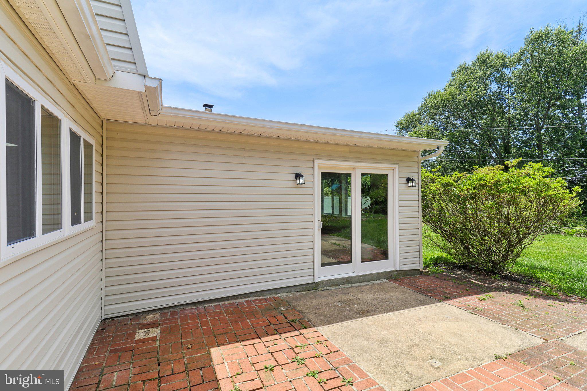 1318 PADDOCK LANE