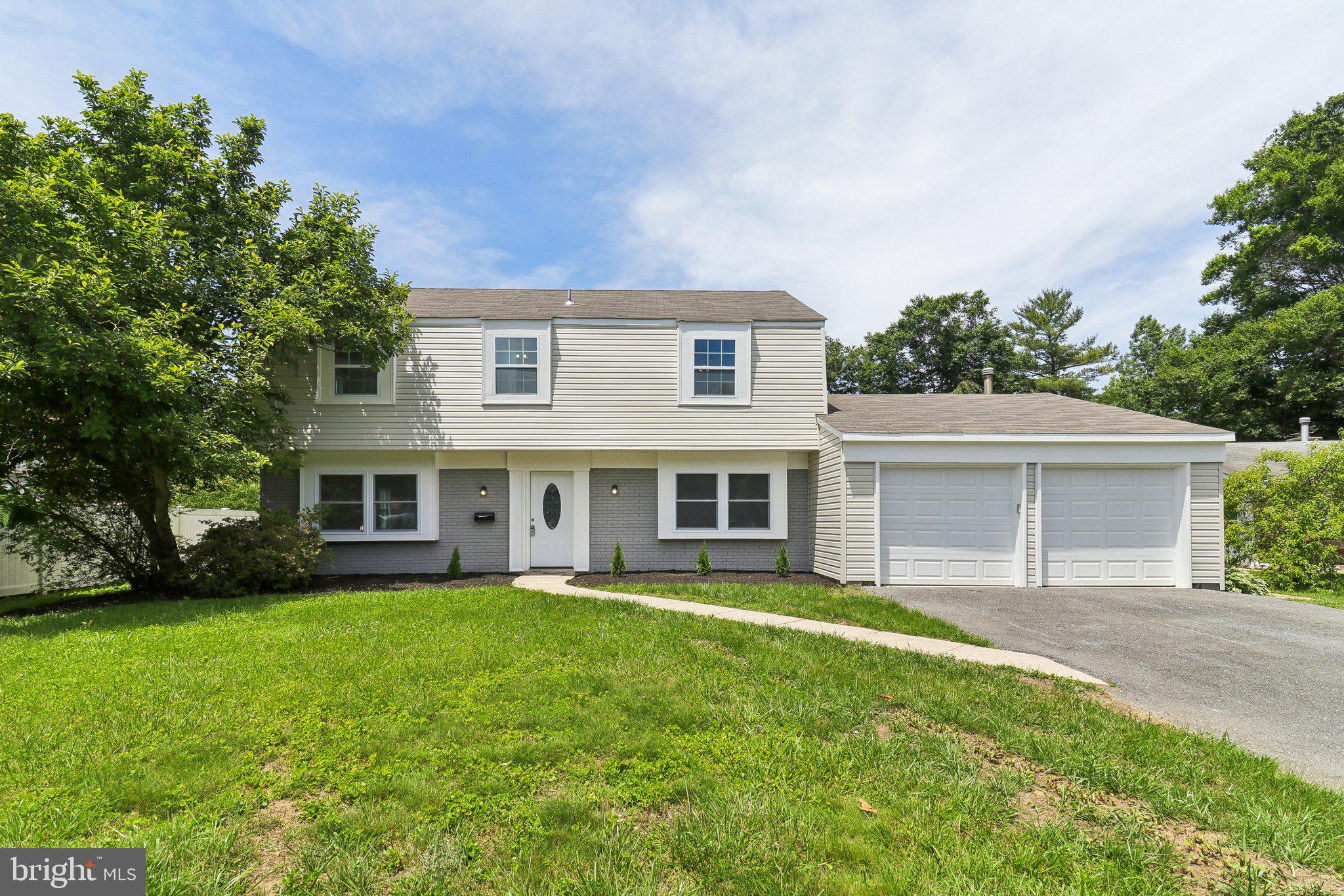 1318 PADDOCK LANE