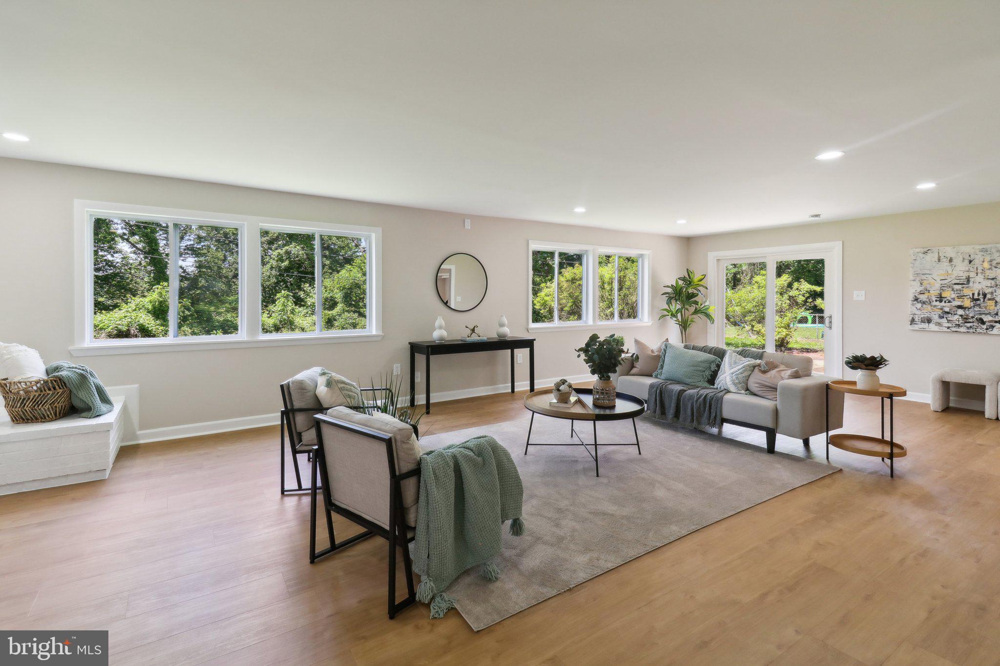 1318 PADDOCK LANE