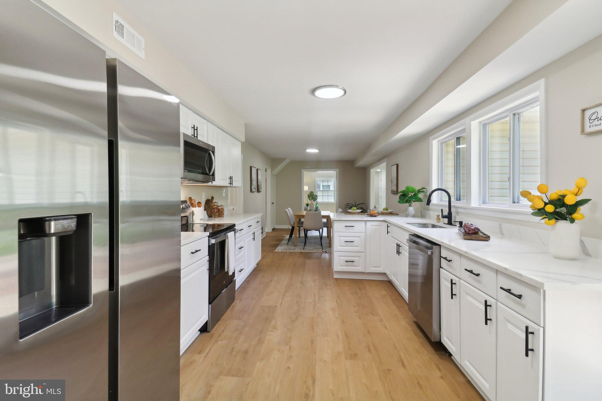 1318 PADDOCK LANE