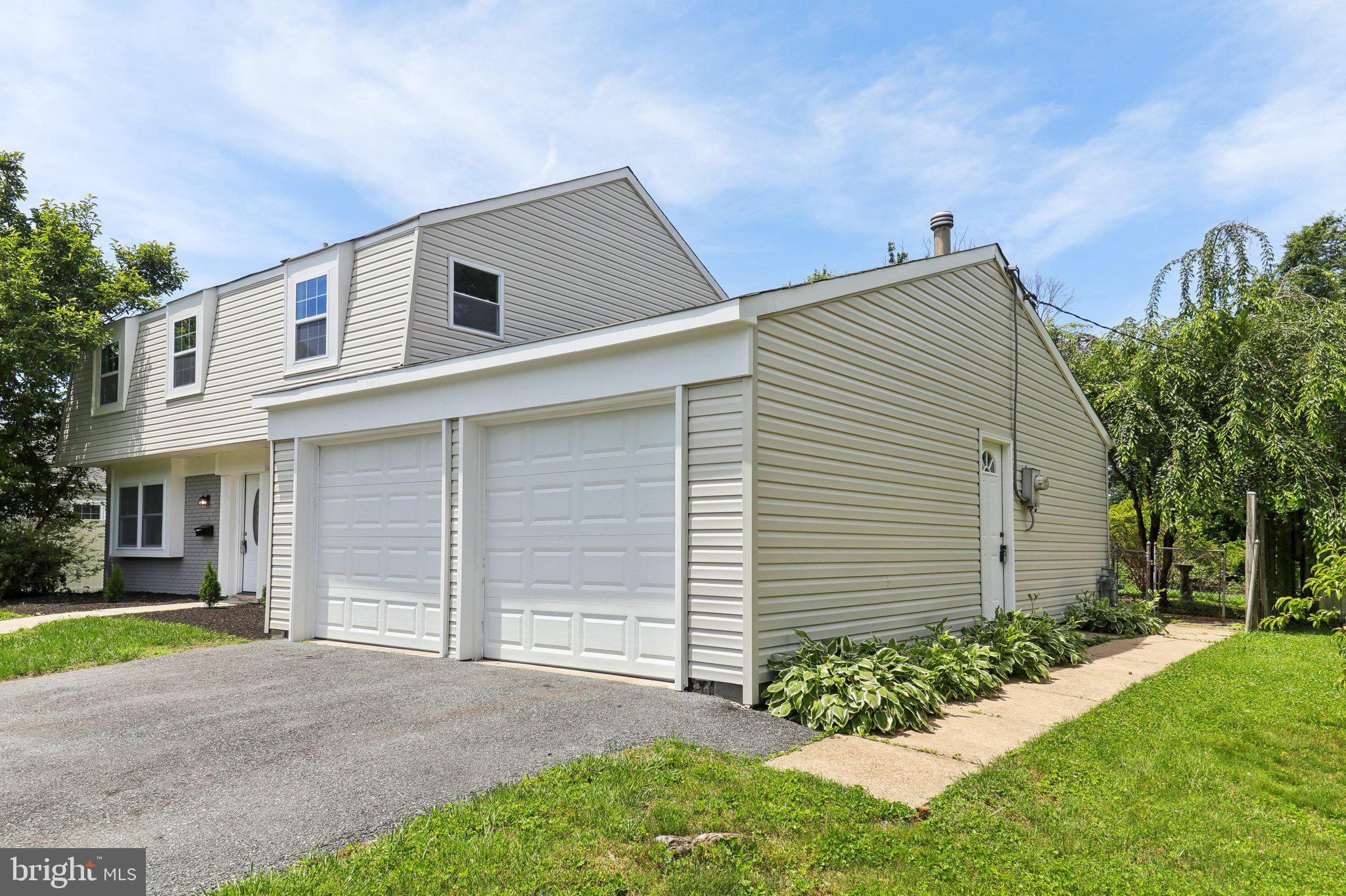 1318 PADDOCK LANE